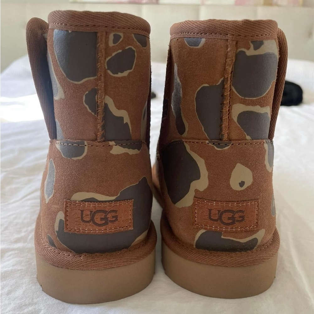 Brand new UGG boots brown Appaloosa print